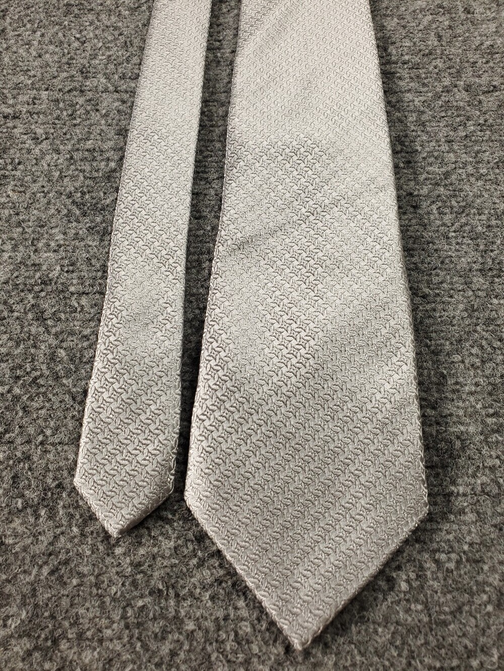 Donald J Trump Signature Collection Silk Necktie Gray Silver Geometric Jacquard